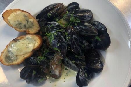 Мидии в соусе из голубых сыров