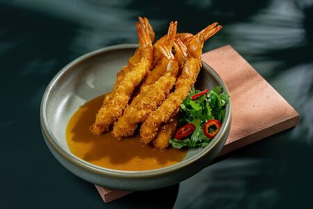 Креветки темпура с соусом манго-чили