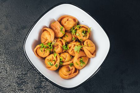 Большие мясные пельмени