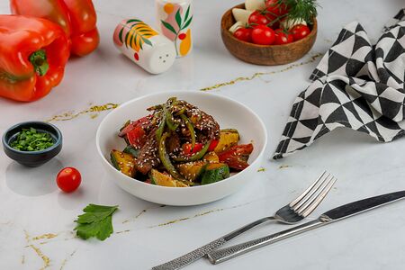 Острый салат с мясом