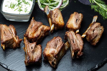 Ребра бараньи на углях