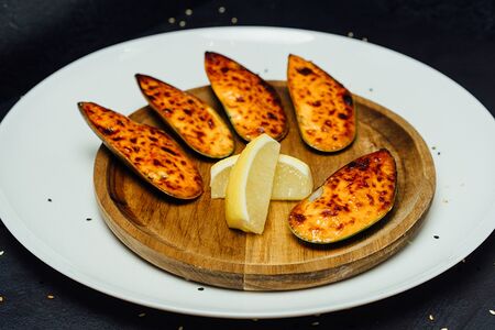 Запечённые спайси-мидии