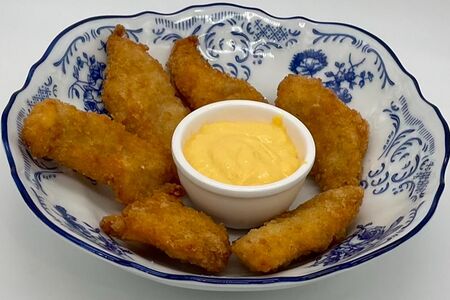 Домашние куриные наггетсы с сырным соусом