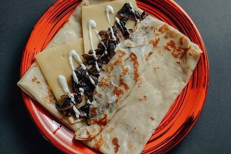 Блин с сыром и грибами
