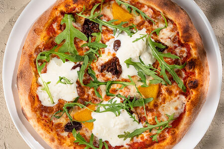 Страчателла, печеные перцы, каламата