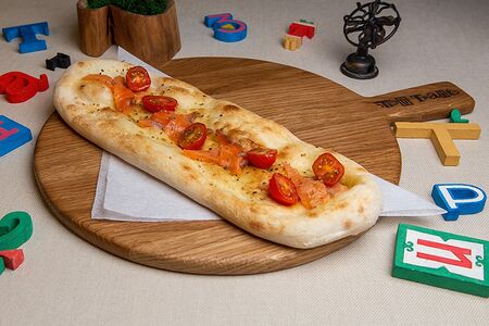 Фокачча с лососем и черри