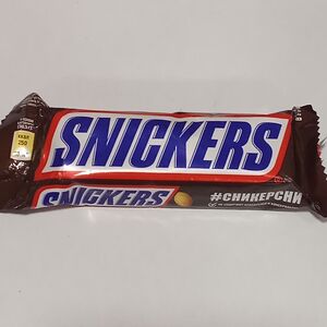 Шоколадный батончик Snickers