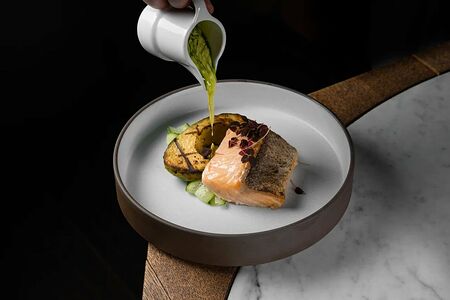 Запеченный лосось с авокадо на гриле