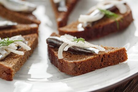 Бутерброды с хамсой