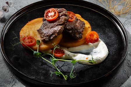 Медальоны телячьи с картофельным хашбрауном