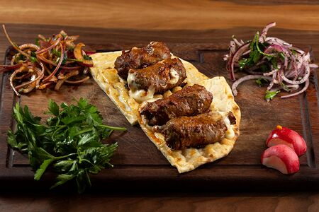 Рулетики из телятины с сырной начинкой Ince Sarma