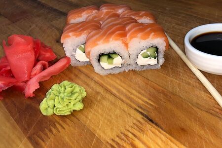 Ролл Филадельфия с огурцом