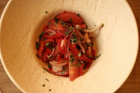 Салат из помидоров с горчичным маслом