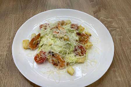 Салат Цезарь с креветками
