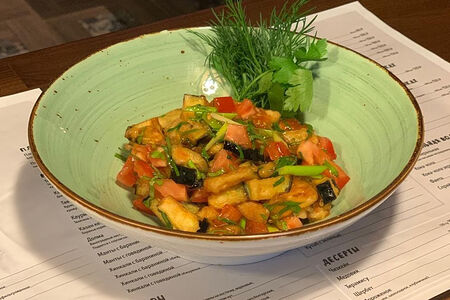 Салат Теплый с баклажанами