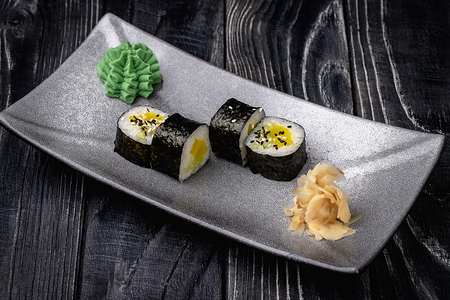 Маки ролл огурец