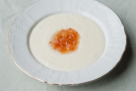 Каша манная с грушевым вареньем