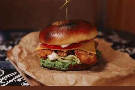 Чикен Бургер с куриными стрипсами