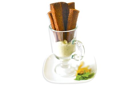 Гренки Бородинские чесночные с соусом