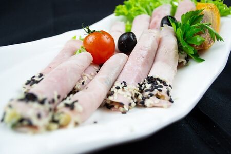 Корнетики ветчинные