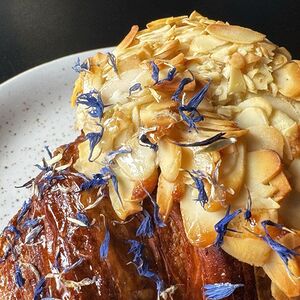 Круассан миндальный