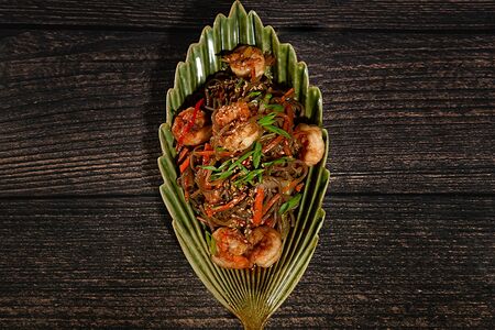 Вок с креветками