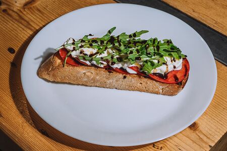 Брускетта со страчателлой