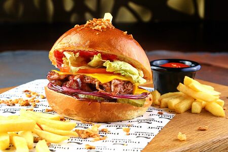 Бургер с реберным мясом