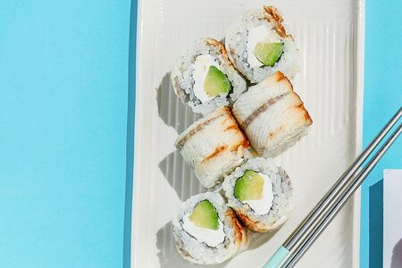 Ролл Филадельфия с угрем