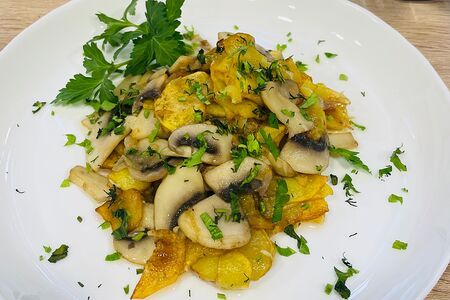 Картошка жареная с грибами