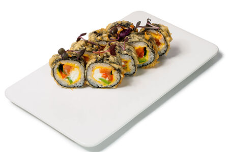 Ролл с чеддером и копченым лососем