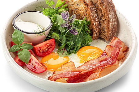 Фитнес-завтрак с криспи беконом