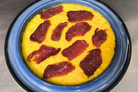 Ризотто с шафраном и копченой олениной