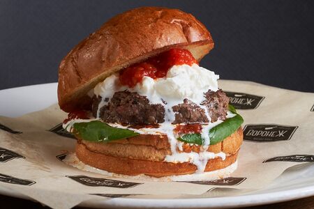 Бургер со страчтеллой