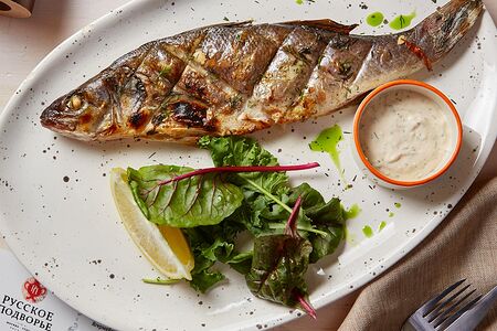 Сибас, зажаренный целиком с цитрусовым ароматом