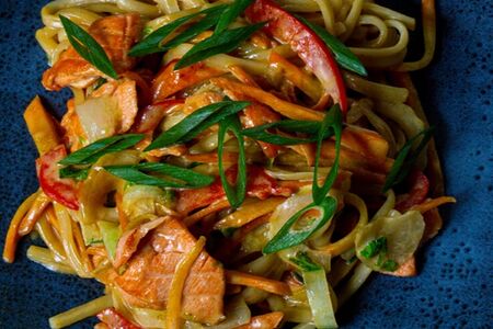 Удон с лососем терияки