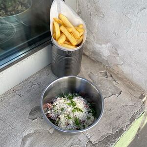 Тартар из говядины с картофелем фри