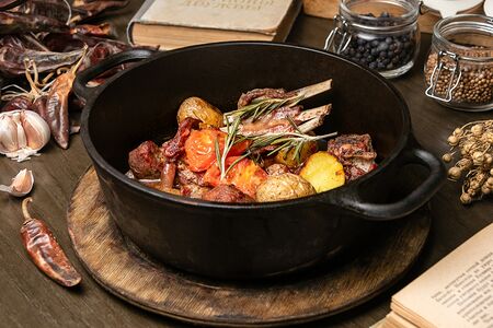 Мясо молодого козлёнка с ароматными травами