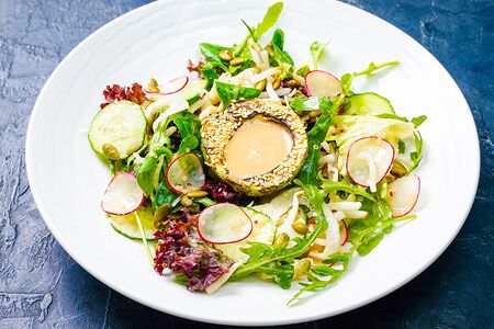 Зеленый салат с авокадо