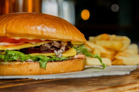 Бургер с брискетом