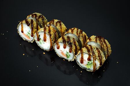 Жареная сборка с креветкой и лососем