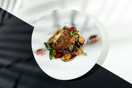 Белая рыба по-провански с артишоками и каперсами