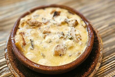 Курица с грибами в сливочном соусе