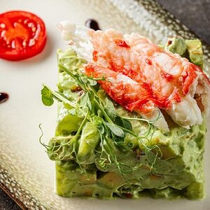 Салат с крабом и авокадо