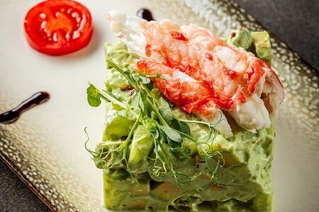 Салат с крабом и авокадо