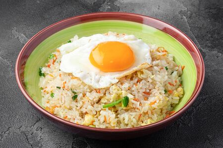 Жареный рис с яйцом