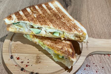 Cэндвич с мясом на гриле