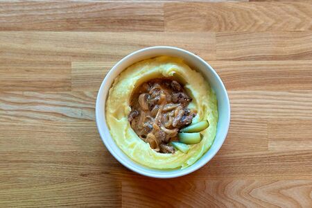 Бефстроганов с картофельным пюре