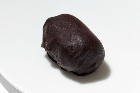 Миндальная конфета с черносливом