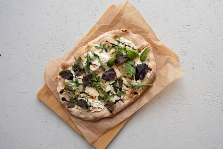 Со страчателлой и миксом зелени